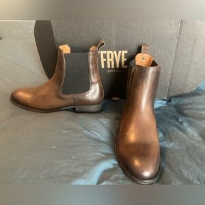 Frye brown Chelsea boots in size 9 - new with box